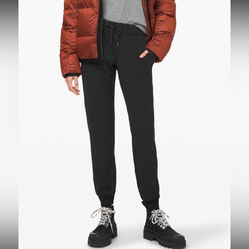 Lululemon On the Fly jogger.